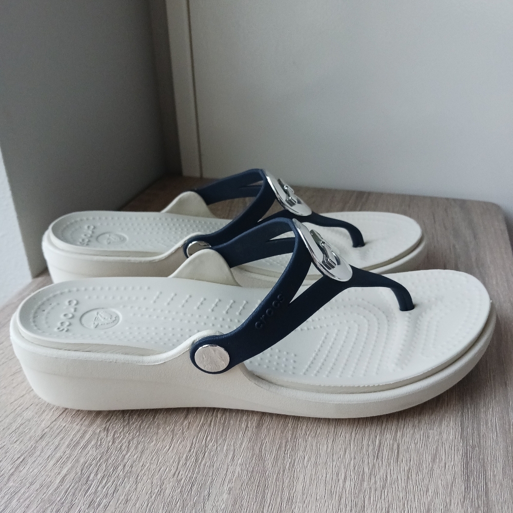 🌷 Crocs Sanrah Wedge Flip Flop Sandals - Picture 7 of 16